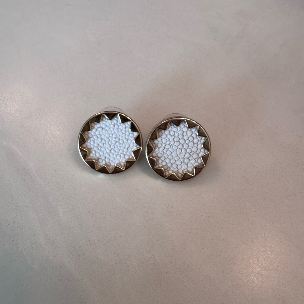 House of Harlow 1960 White and Gold Round  Starburst Earrings
